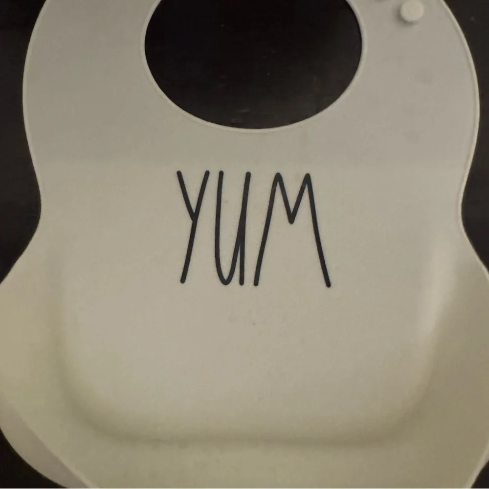 YUM Soft Silicone Bib with Pocket - White